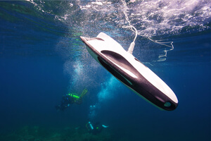 Underwater drone diving